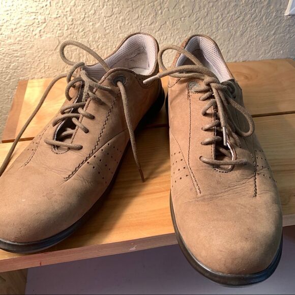 Aravon by New Balance Farren Nubuck Suede Lace Up Walking Shoes size 9 - Picture 1 of 8